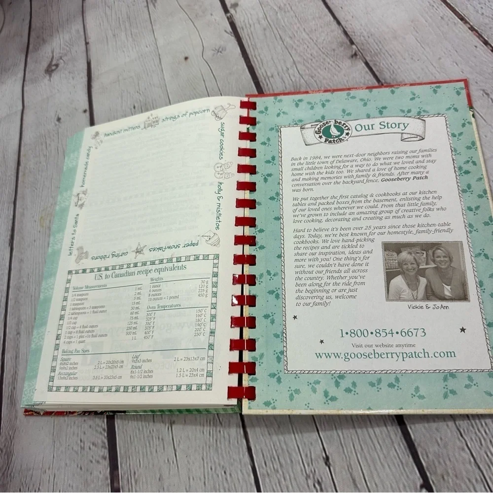 vintage Gooseberry Patch Homemade Christmas Cookbook hardcover spiral bound